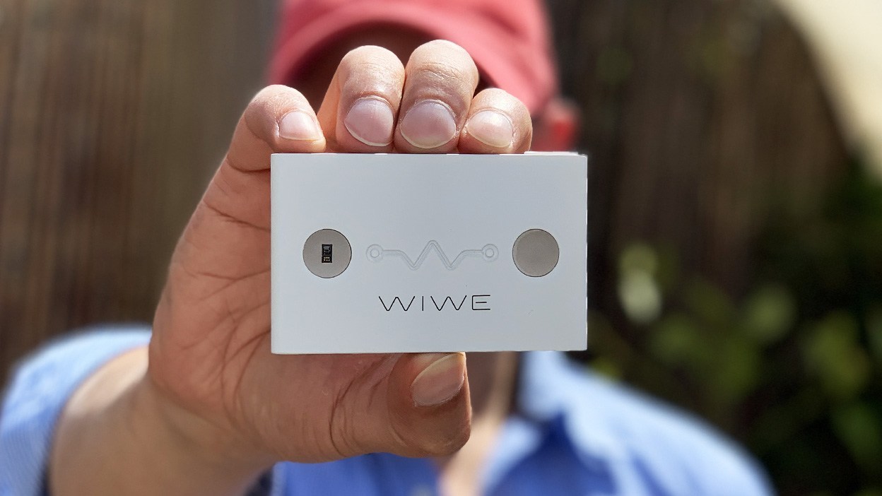 WIWE PORTABLE ECG MONITOR: THE HEART HEALTH LIFE-SAVING TECH THAT FITS IN YOUR POCKET